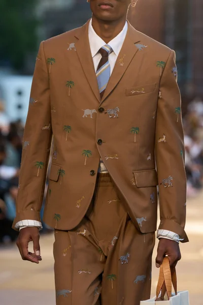 Look 120